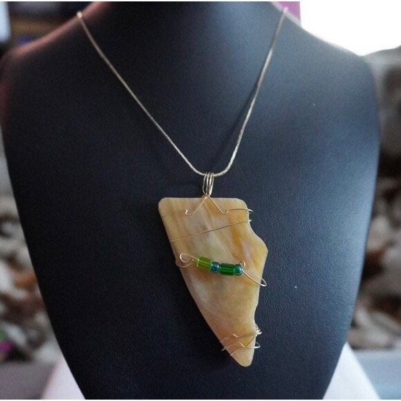 Wire Wrapped Arrowhead Pendant Necklace Gold Tone - Picture 2 of 7